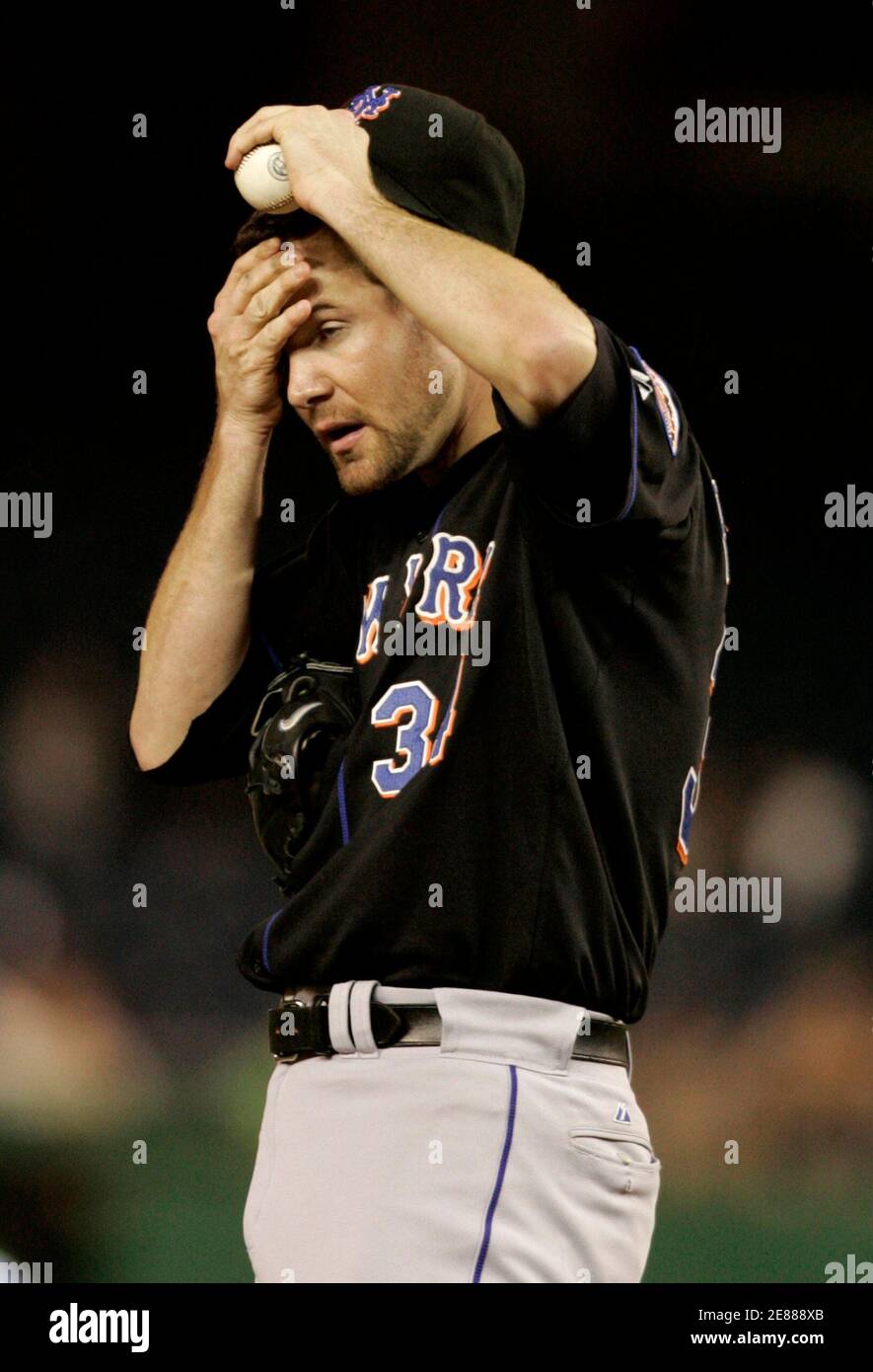 New York Mets starting pitcher Mike Pelfrey wipes his brow in the fifth inning of their MLB baseball game against the Washington Nationals in Washington September 16, 2008.       REUTERS/Gary Cameron   (UNITED STATES) Stock Photo