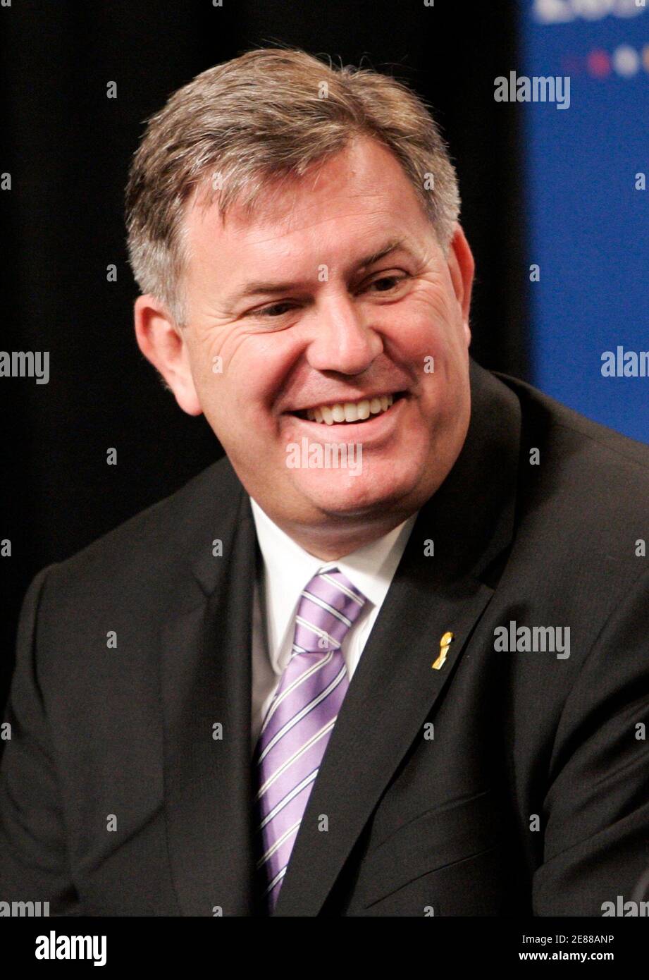 Timothy J. Leiweke, President & CEO of Anschutz Entertainment Group (AEG), attends a news conference to announce 2011 NBA All Star Game to be held in Los Angeles before Game 2 of their NBA Finals basketball game between the Los Angeles Lakers and Orlando Magic in Los Angeles, June 7, 2009. REUTERS/Danny Moloshok (UNITED STATES SPORT BASKETBALL) Stock Photo