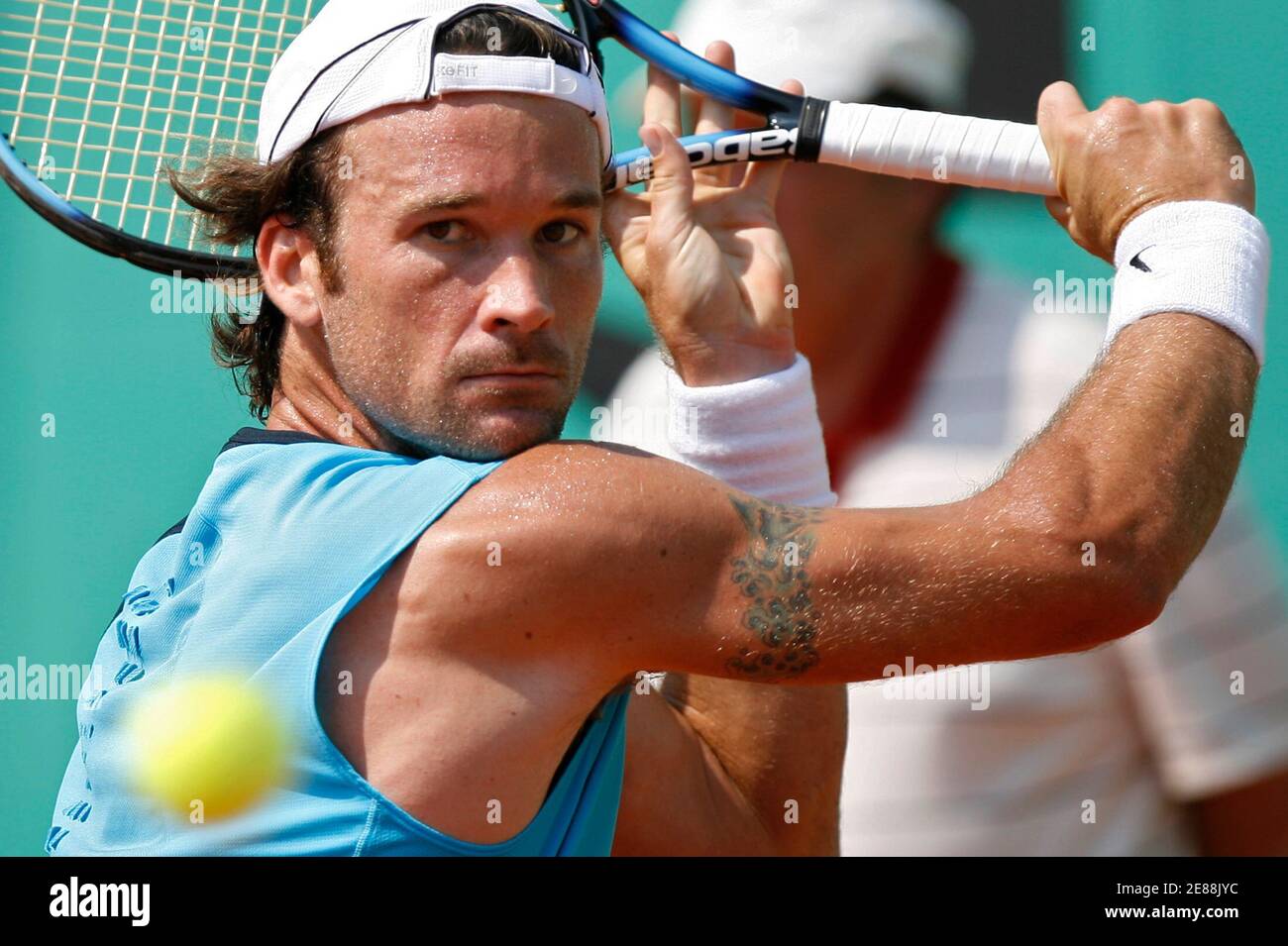 Spain's Carlos Moya returns the ball to Argentina's Juan Pablo Brzezicki at the French Open tennis tournament at Roland Garros in Paris June 2, 2007.  REUTERS/Charles Platiau (FRANCE) Stock Photo