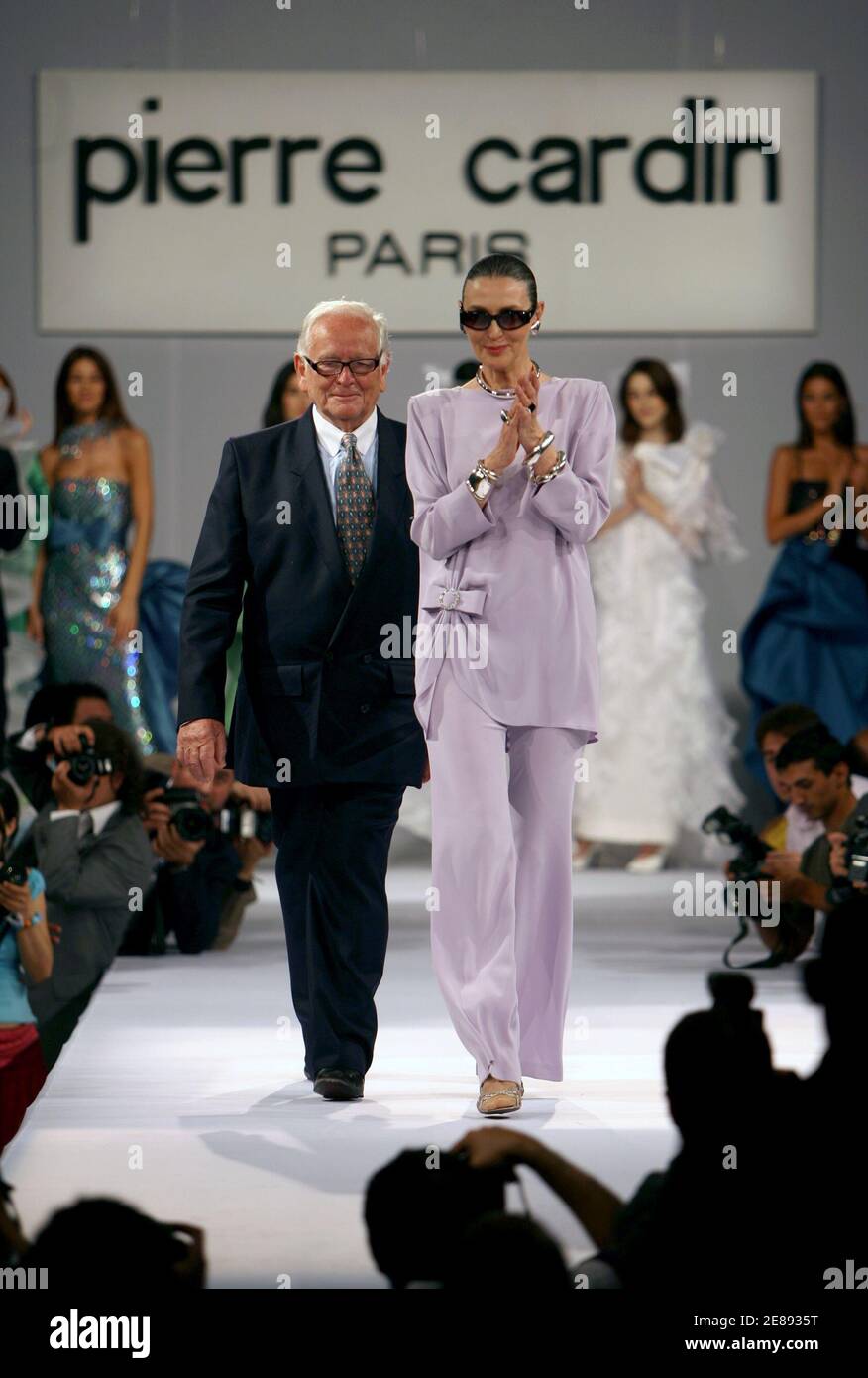 French fashion designer Pierre Cardin walks on the catwalk accompanied by  his fashion director Maryse Gaspard (R) following a fashion show at Ciragan  Palace in Istanbul June 21, 2006 Stock Photo - Alamy