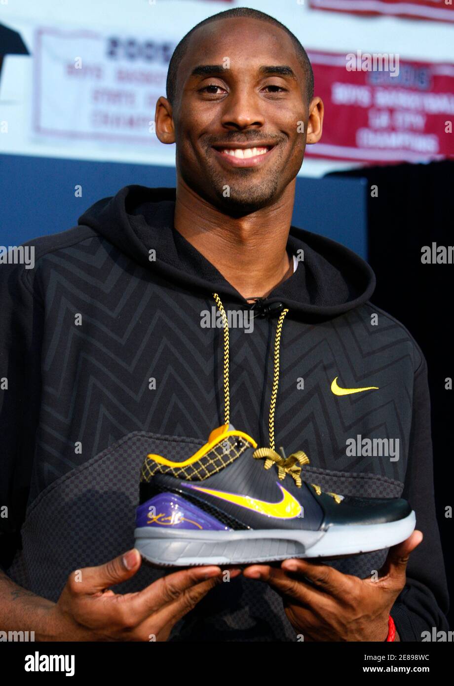 Los Angeles Lakers NBA star Kobe Bryant poses after a webcast to unveil his  new Nike Zoom Kobe IV basketball shoe in Los Angeles, December 11, 2008.  The shoe will be available