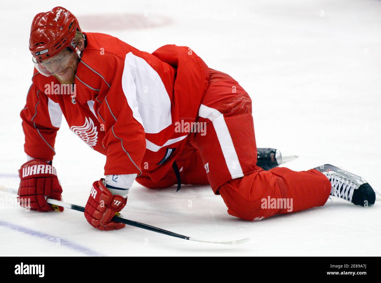 Detroit Red Wings' Marian Hossa stretches during team practice in  preparation for Game 7 Stanley Cup Final hockey series against the  Pittsburgh Penguins in Detroit, Michigan June 11, 2009. REUTERS/Mark Blinch  (UNITED