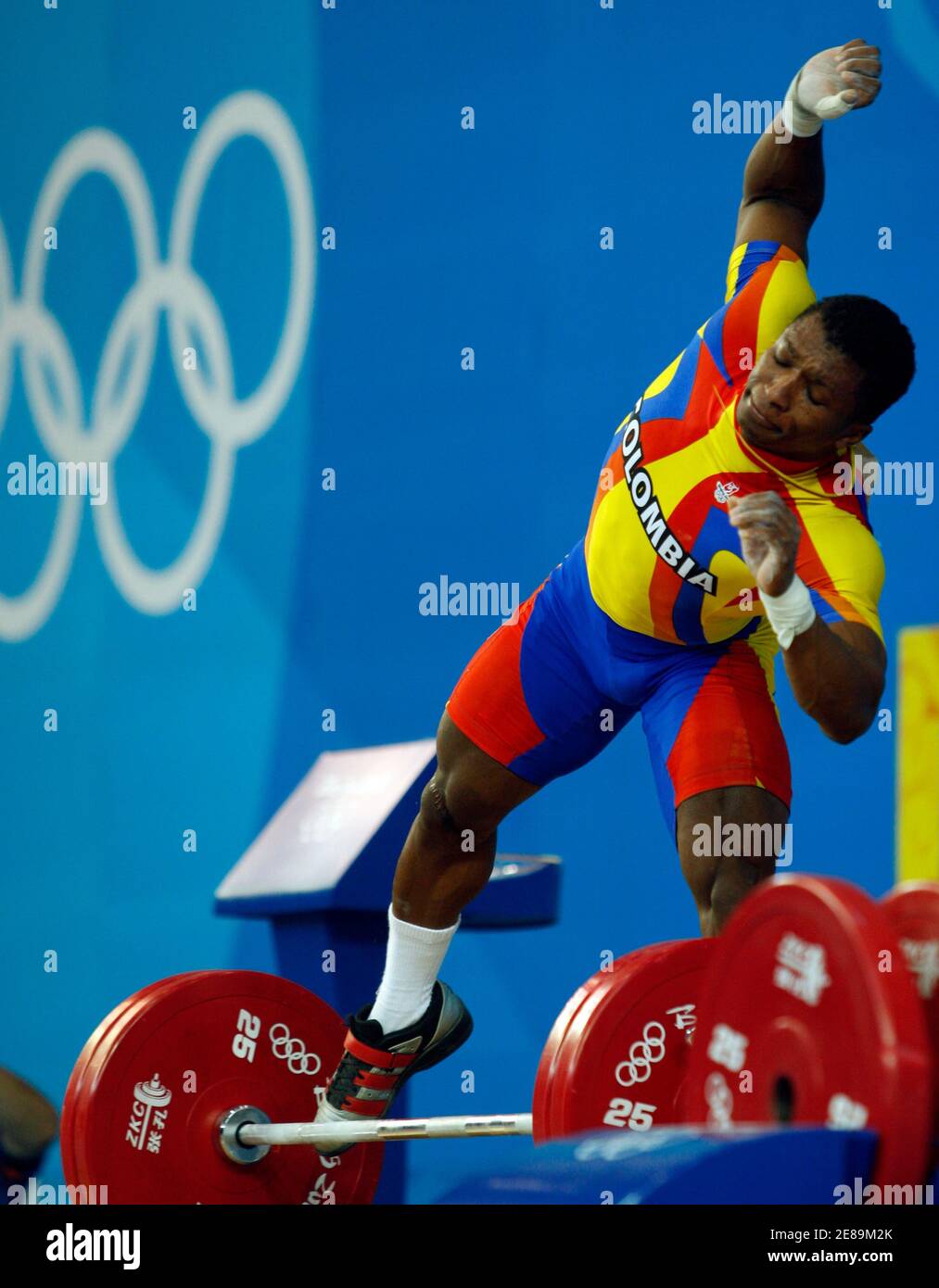 Colombia's Oscar Figueroa's hand slips off the barbell in the men's 62kg  Group A weightlifting snatch competition at the Beijing 2008 Olympic Games  August 11, 2008. REUTERS/Oleg Popov (CHINA Stock Photo - Alamy