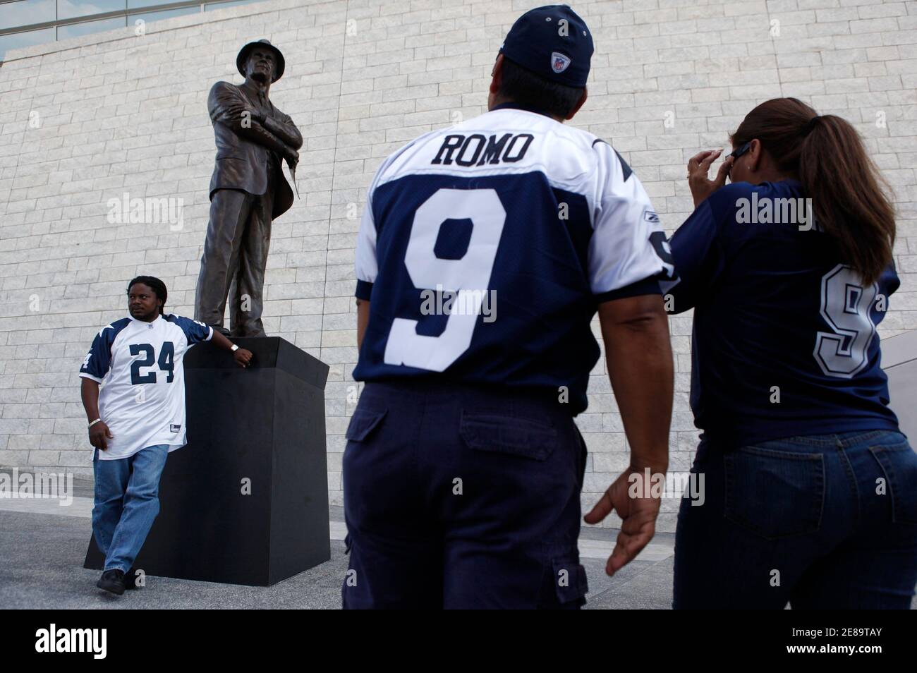 Dallas Cowboys fans take pictures in front of former Cowboys Coach Tom Landry's statue at the Cowboys Stadium prior to Cowboys' home opener in their new stadium, against the New York Giants in Arlington, Texas, September 20, 2009.     REUTERS/Jessica Rinaldi (UNITED STATES SPORT FOOTBALL) Stock Photo