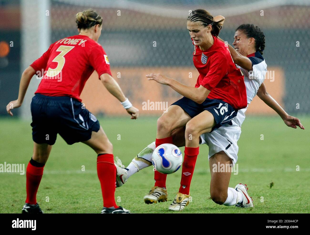 Shannon Boxx (R) of the U.S., England's Jill Scott (C) and Casey Stoney (L)  fight for the ball in front of the goal during their quarter-final soccer  match at the 2007 FIFA