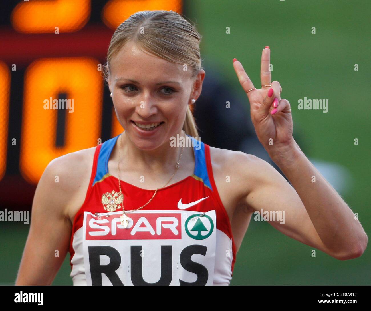 Russia's Anna Alminova celebrates her victory in the 1500 meters at the European  Team Championship in Leiria city stadium in Portugal June 21, 2009.  REUTERS/Jose Manuel Ribeiro (PORTUGAL SPORT ATHLETICS Stock Photo - Alamy