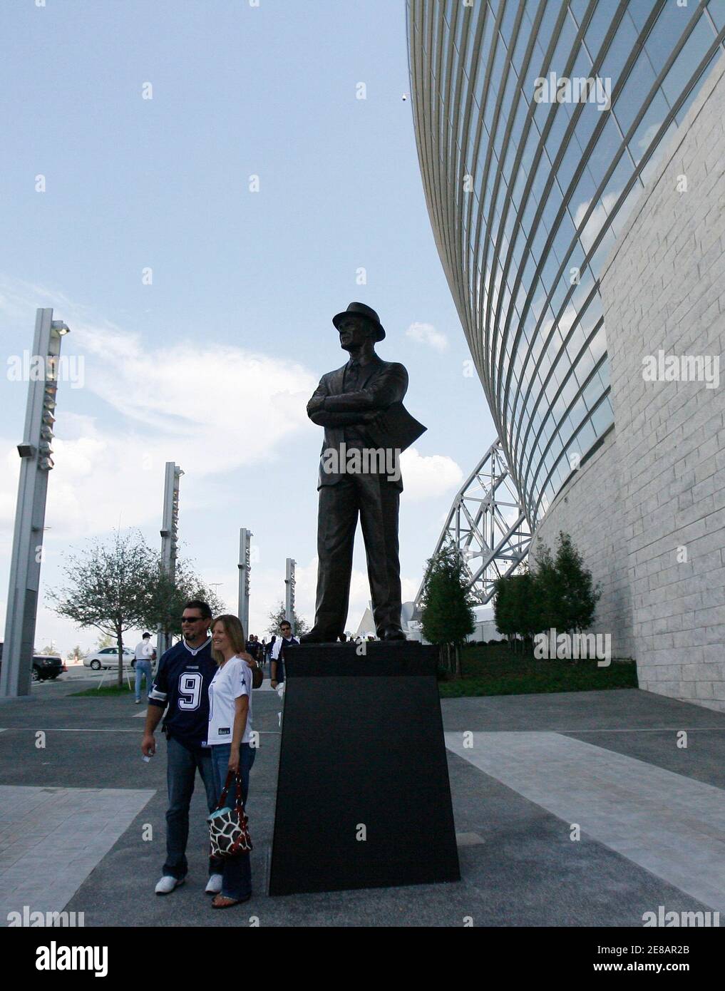 Dallas Cowboys fans take pictures in front of former Cowboys Coach Tom Landry's statue at the Cowboys Stadium prior to Cowboys' home opener in their new stadium, against the New York Giants in Arlington, Texas, September 20, 2009.     REUTERS/Mike Stone (UNITED STATES SPORT FOOTBALL) Stock Photo