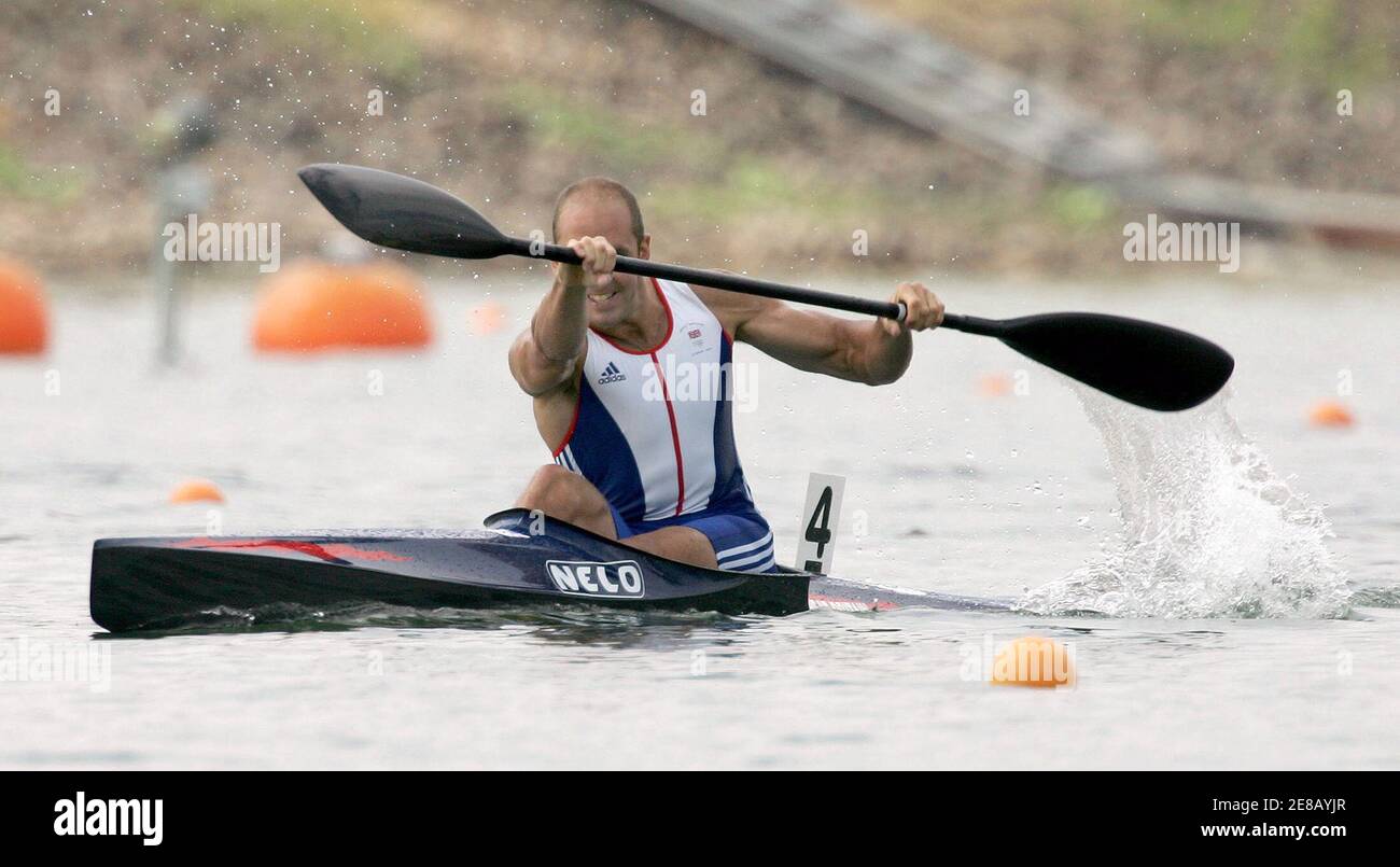 Britain's Tim Brabants competes in the K1 Men 1000m race at the European Flatwater Championships in the central Bohemian village of Racice, Czech Republic, July 8, 2006.    REUTERS/Petr Josek   (Czech Republic) Stock Photo