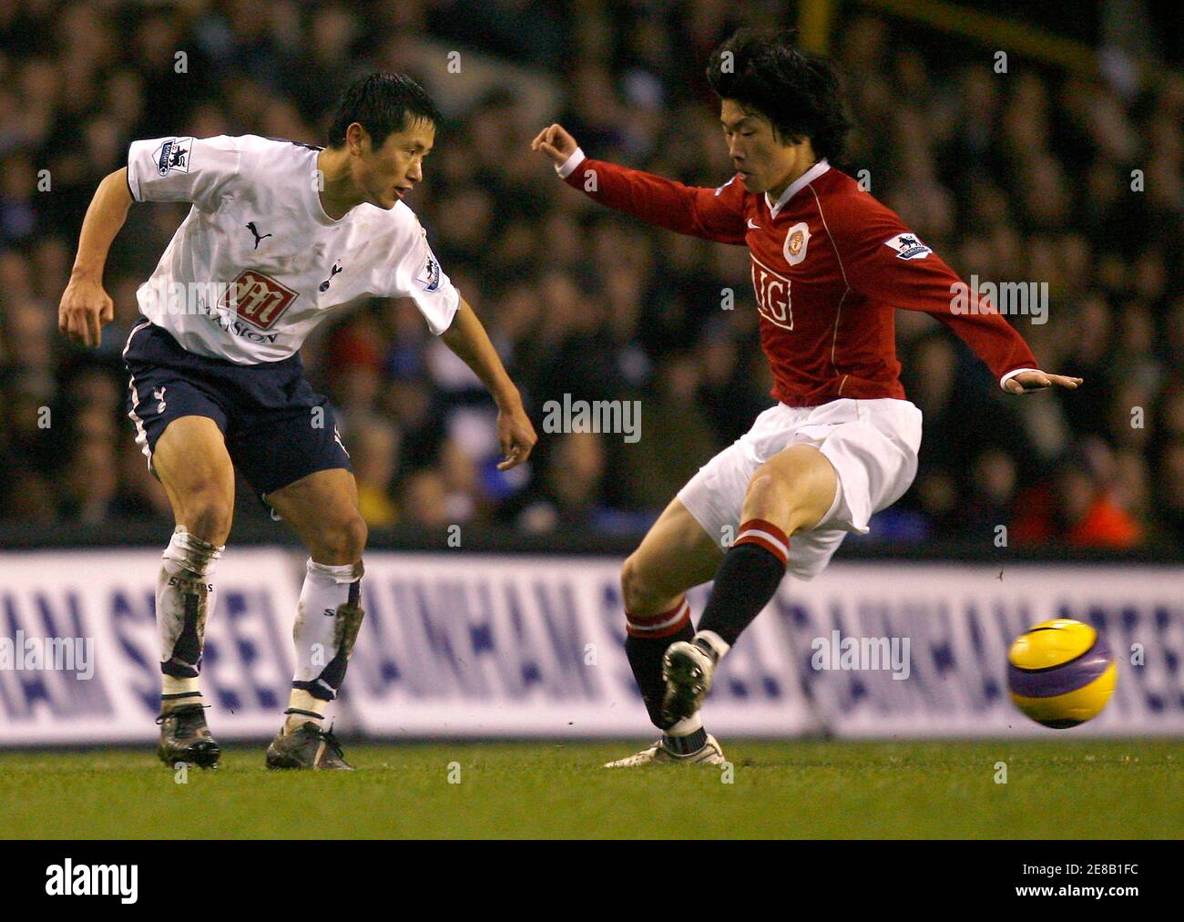 Manchester United's Park Ji-Sung (R) tries to block Tottenham Hotspur's Lee  Young-Pyo during their English Premier League soccer match at White Hart  Lane in London February 4, 2007. NO ONLINE/INTERNET USE WITHOUT