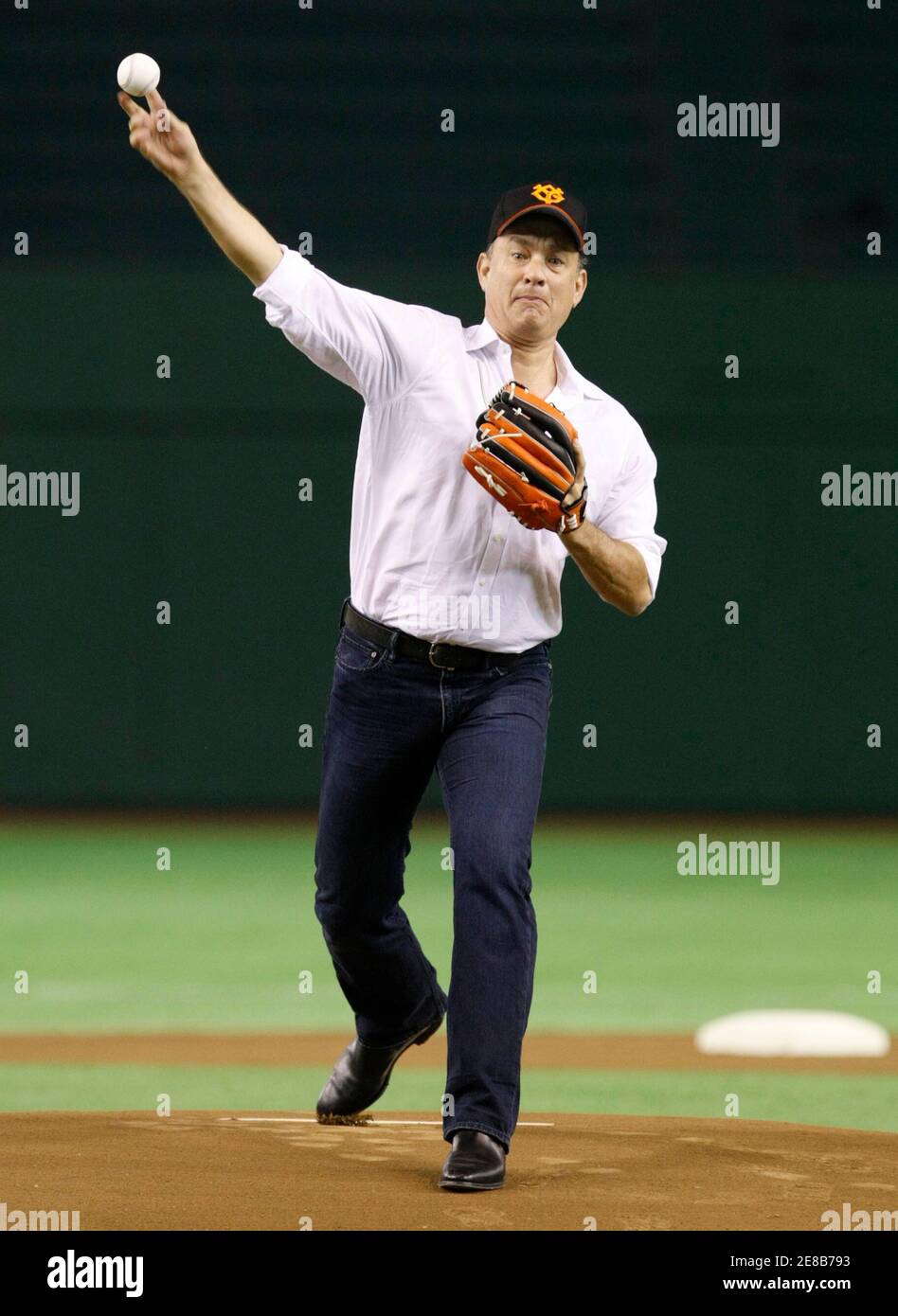 U.S. actor Tom Hanks throws the ceremonial first pitch before the start of  Japan's professional baseball game between the Yomiuri Giants and the  Chunichi Dragons in Tokyo May 8, 2009. REUTERS/Toru Hanai (