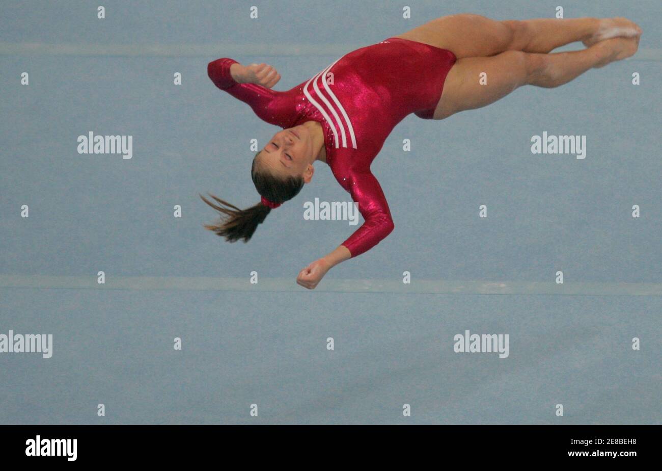 Shawn johnson floor routine hires stock photography and images Alamy