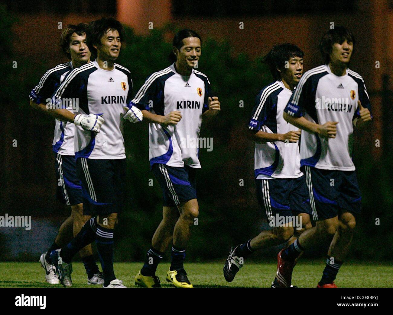 Japan's players jog during a training session for the 2007 AFC Asian Cup soccer tournament at My Dinh Stadium in Hanoi July 22, 2007. From L-R: Naohiro Takahara, goalkeeper Yoshikatsu Kawaguchi, Keita Suzuki, Kengo Nakamura and Shunsuke Nakamura. REUTERS/Sim Wei Yang (VIETNAM) Stock Photo