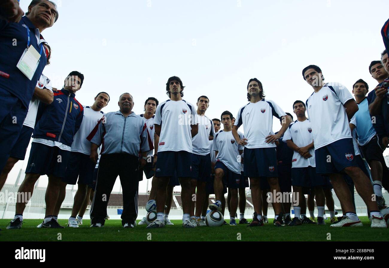 Members of the Atlante soccer team gather during a training session in Abu Dhabi December 15, 2009. CONCACAF champion Atlante play Barcelona on Wednesday in a FIFA Club World Cup semi-final match.     REUTERS/Fahad Shadeed (UNITED ARAB EMIRATES - Tags: SPORT SOCCER) Stock Photo