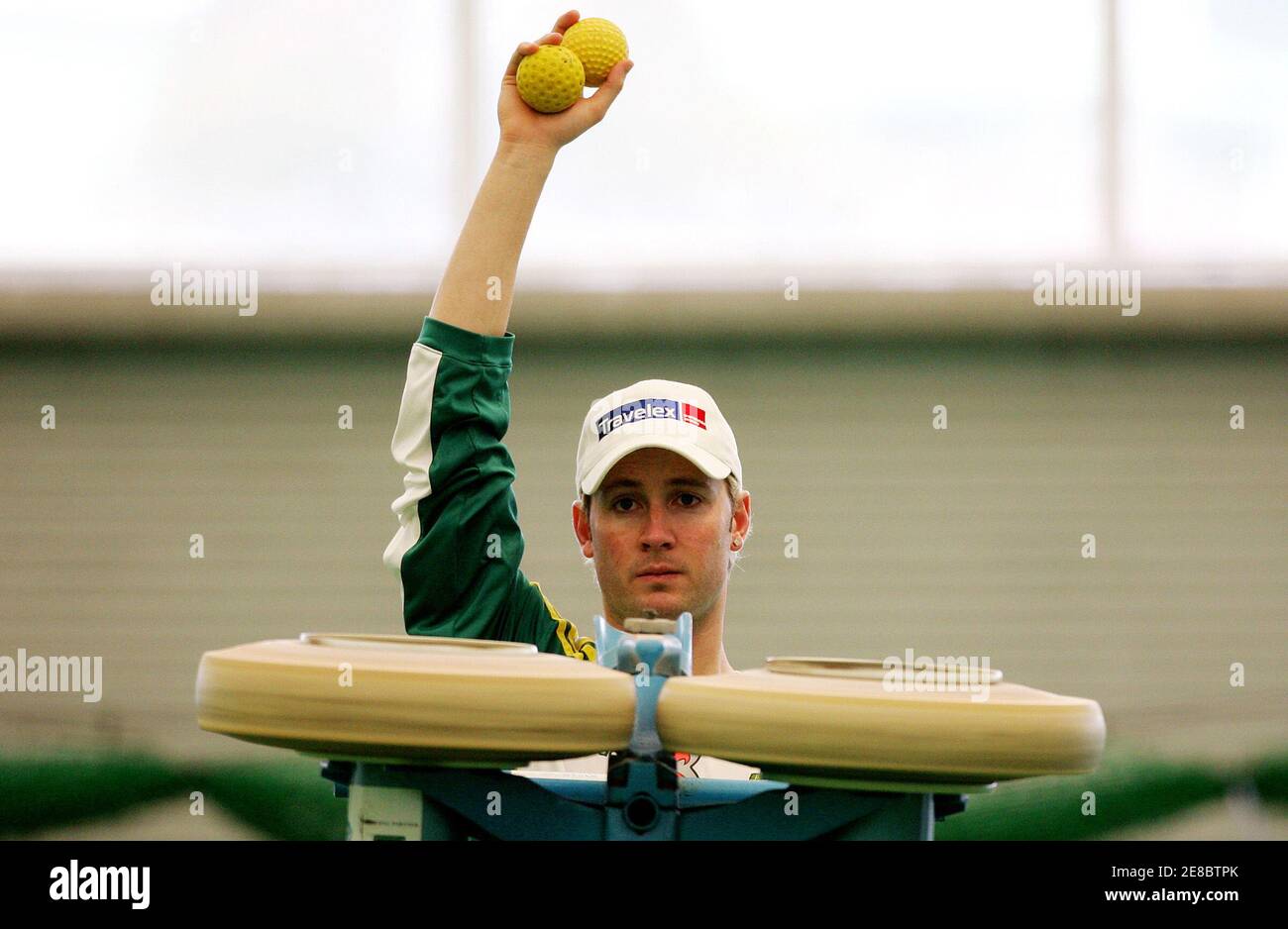 bowl throwing machine