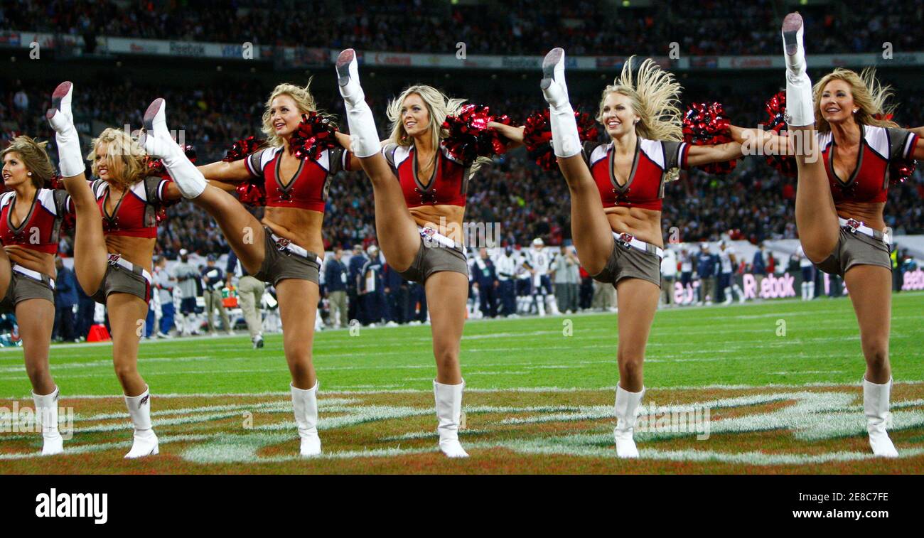 tampa-bay-buccaneers-cheerleaders-hi-res-stock-photography-and-images