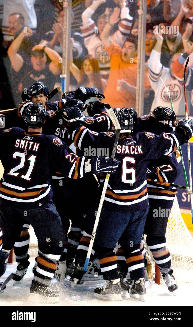 Oilers Fans High Resolution Stock Photography And Images Alamy