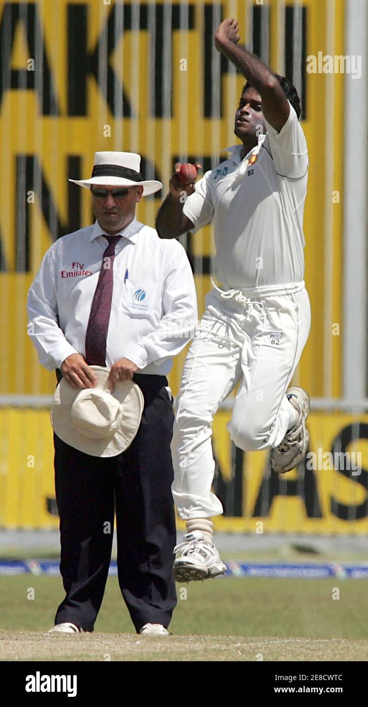 Sri Lankan bowler Dilhara Fernando (R) bowls against South Africa as umpire Mark Benson watches during the fourth day of their first test cricket match in Colombo, July 30, 2006. REUTERS/Anuruddha Lokuhapuarachchi (SRI LANKA) Stock Photo