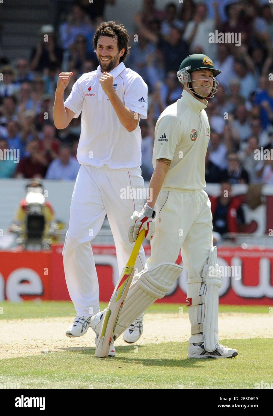 England's Graham Onions (L) celebrates taking the wicket of Australia's Michael Clarke during the second day of the fourth Ashes cricket test match at Headingley in Leeds, northern England August 8, 2009. REUTERS/Nigel Roddis (BRITAIN SPORT CRICKET) Stock Photo