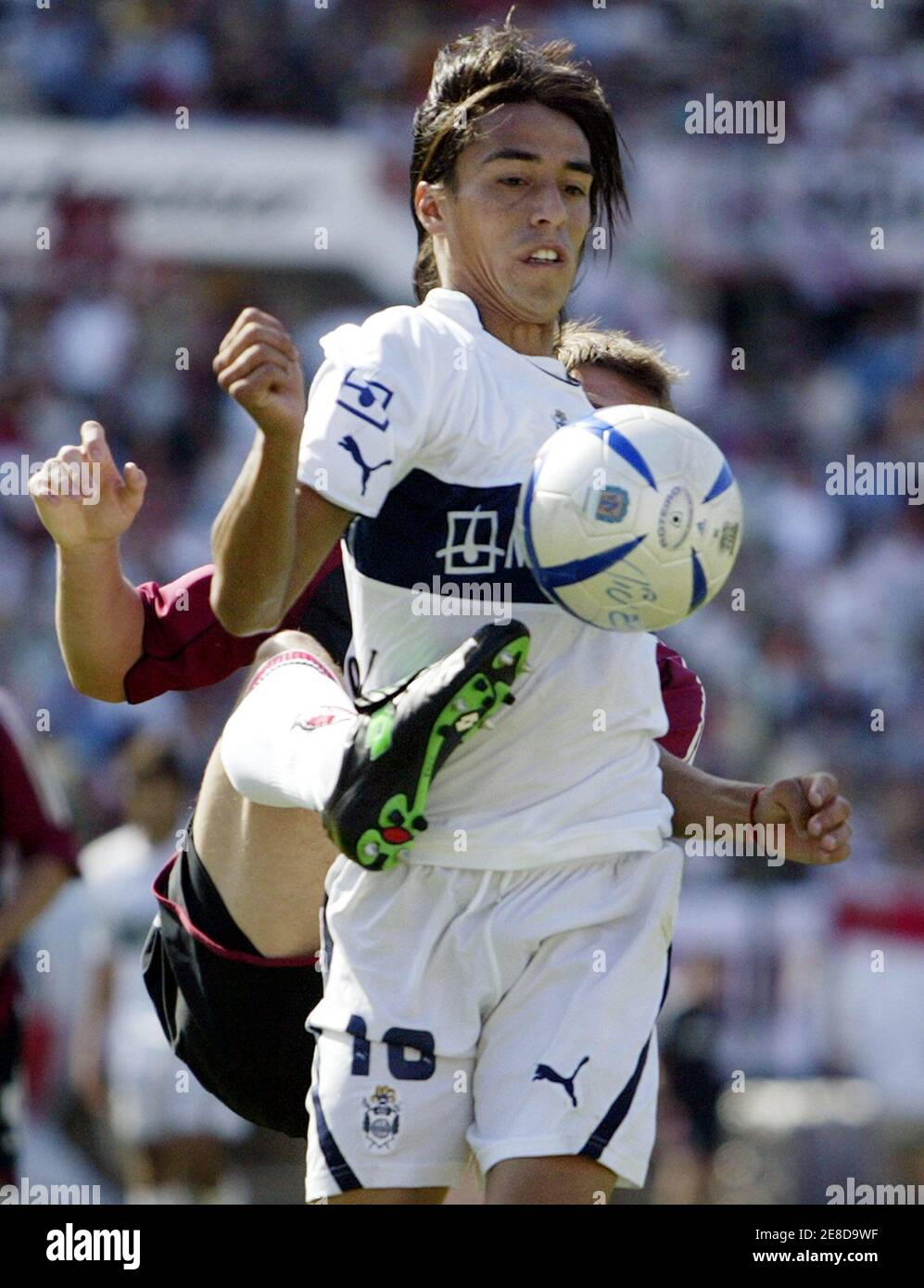 Gimnasia Y Esgrima La Plata's Lucas Lobos (L) Fights For The Ball With  Newell's Old Boys'