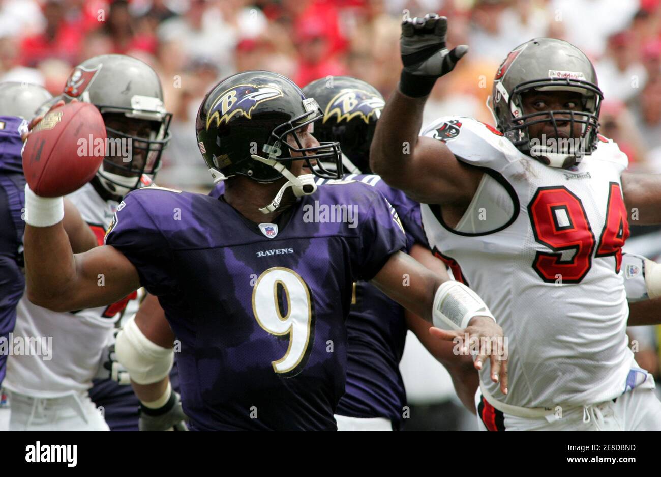 Baltimore Ravens quarterback Steve McNair (9) throws under pressure from Tampa Bay Buccaneers defender Greg Spires (94) during their NFL game in Tampa Bay, Florida, September 10, 2006. REUTERS/Rick Fowler (UNITED STATES) Stock Photo