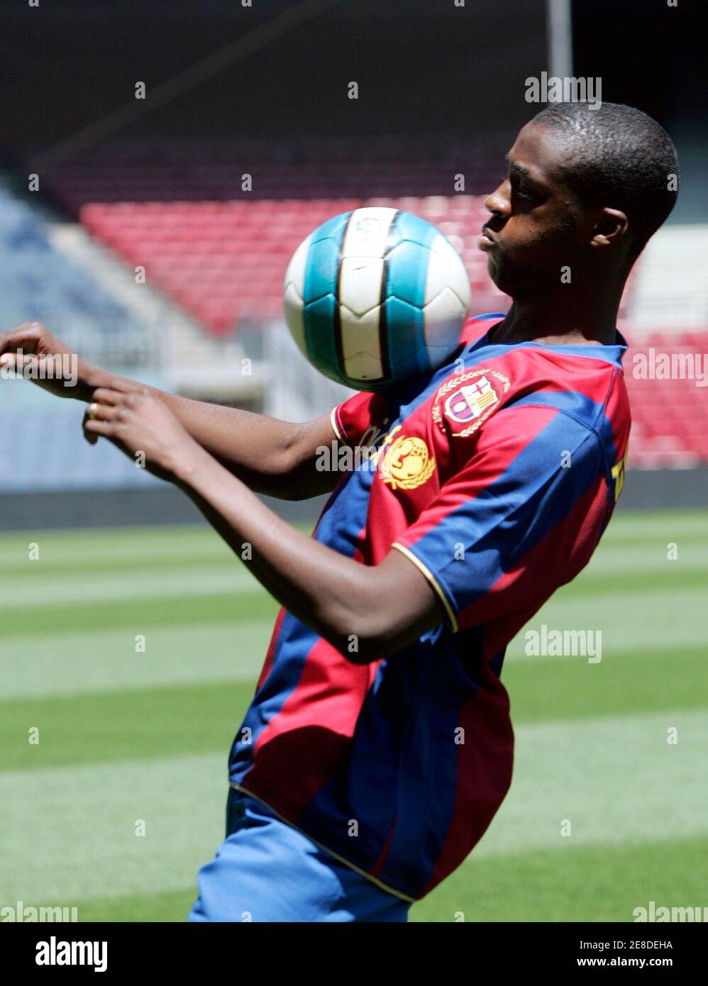 FC Barcelona's new signing Yaya Toure of Ivory Coast controls the ball  during his presentation at Nou Camp Stadium in Barcelona June 26, 2007.  REUTERS/Albert Gea (SPAIN Stock Photo - Alamy