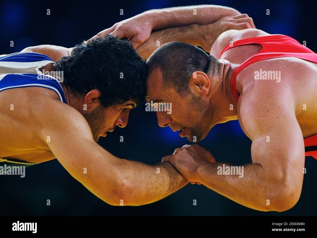 Annoncør Det melodrama Azerbaijan's Khetag Gazyumov (R) challenges Russia's Khadzhimurat Gatsalov  in the men's 96 kg free-style gold medal match at the World Wrestling  Championships 2009 in Herning September 21, 2009. REUTERS/Bob Strong  (DENMARK SPORT