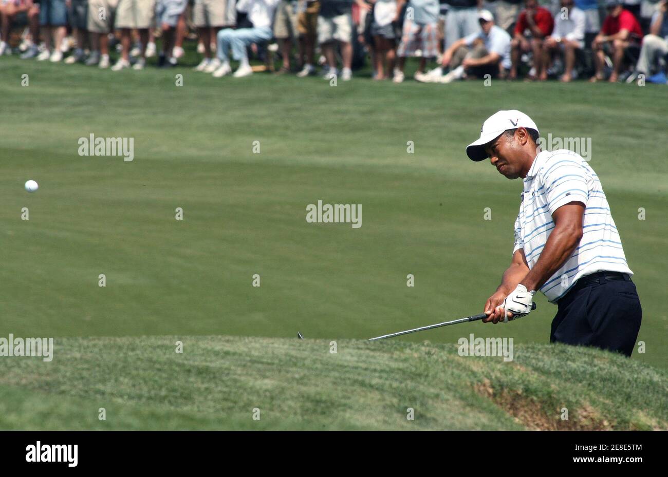 Tiger Woods of the U.S. chips to the sixth green during first round play in the Quail Hollow Championship in Charlotte, North Carolina, April 30, 2009.     REUTERS/Jason Miczek (UNITED STATES SPORT GOLF) Stock Photo