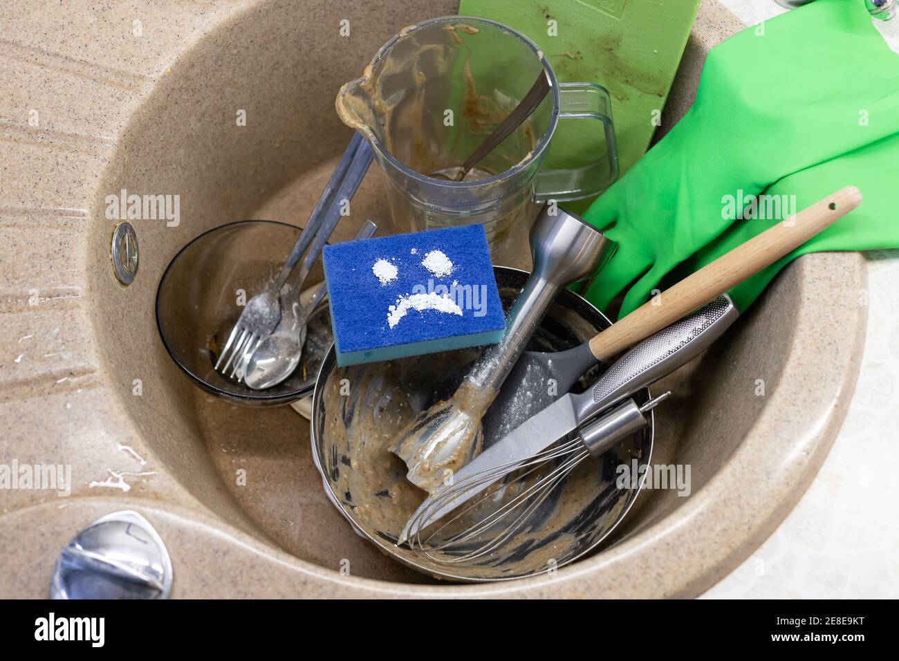Dirty dishes pile hires stock photography and images Alamy
