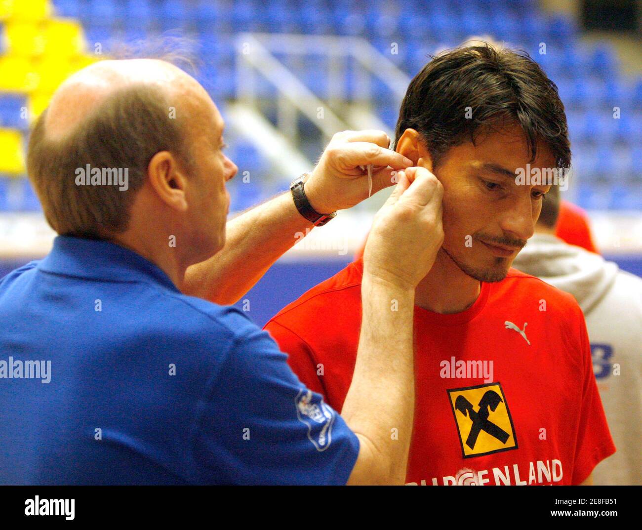Hans Holdhaus (L) takes a blood sample for a lactate test of Austrian national team soccer player Ivica Vastic during their performance tests in Suedstadt near Vienna April 28, 2008. (EURO 2008 Preview)      REUTERS/Robert Zolles (AUSTRIA) Stock Photo