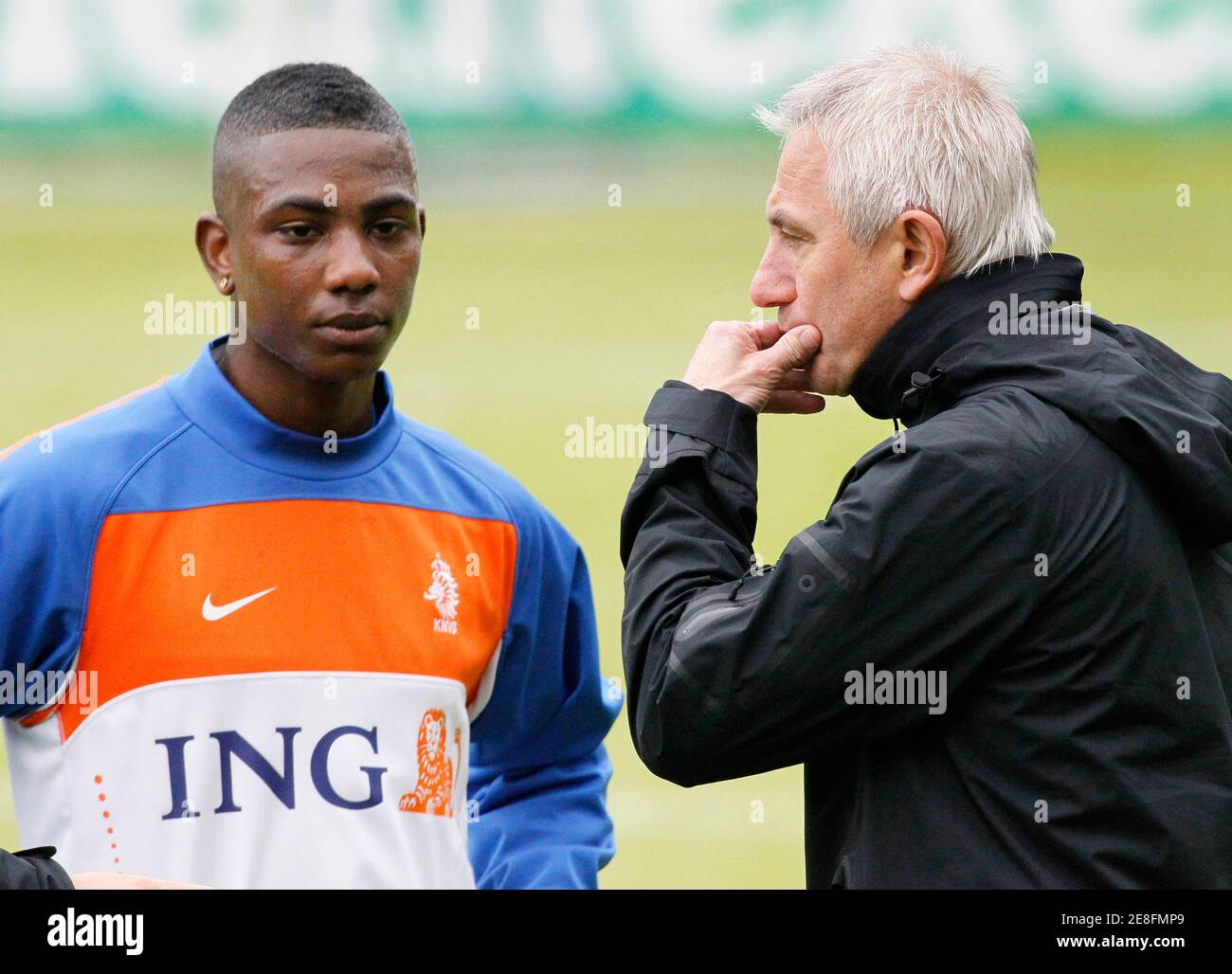 Head coach of the Dutch national soccer team Bert van Marwijk (R) speaks  with player Erjero Elia during a training session in Hoenderloo May 14, 2010.  The Dutch team was drawn into