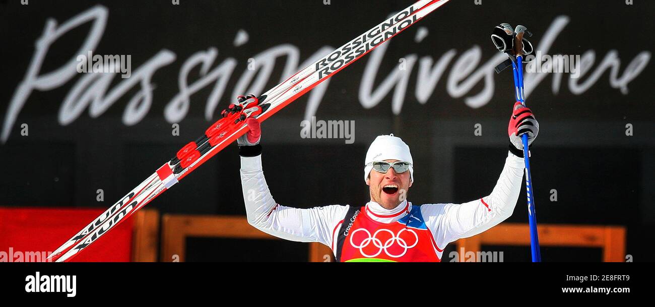Sweden's Bjoern Lind celebrates after winning the men's sprint cross-country skiing race at the Torino 2006 Winter Olympic Games in Pragelato, Italy, February 22, 2006. Lind won the race ahead of France's Roddy Darragon and his Swedish compatriot Thobias Fredriksson.   REUTERS/Pascal Lauener Stock Photo