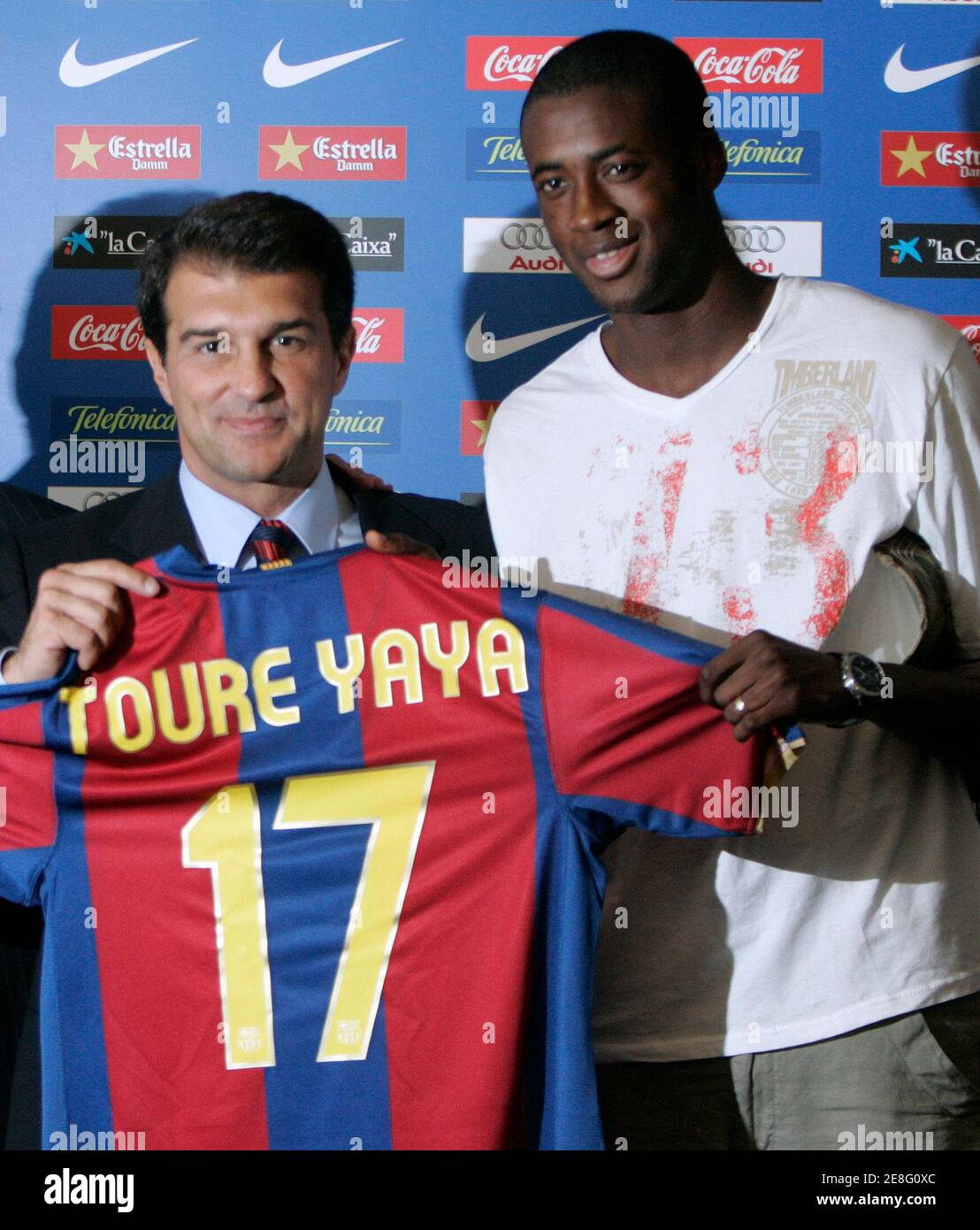 FC Barcelona's new signing Yaya Toure (R) of Ivory Coast and President Joan  Laporta pose with Toure's new jersey during his presentation at Nou Camp  Stadium in Barcelona June 26, 2007. REUTERS/Albert