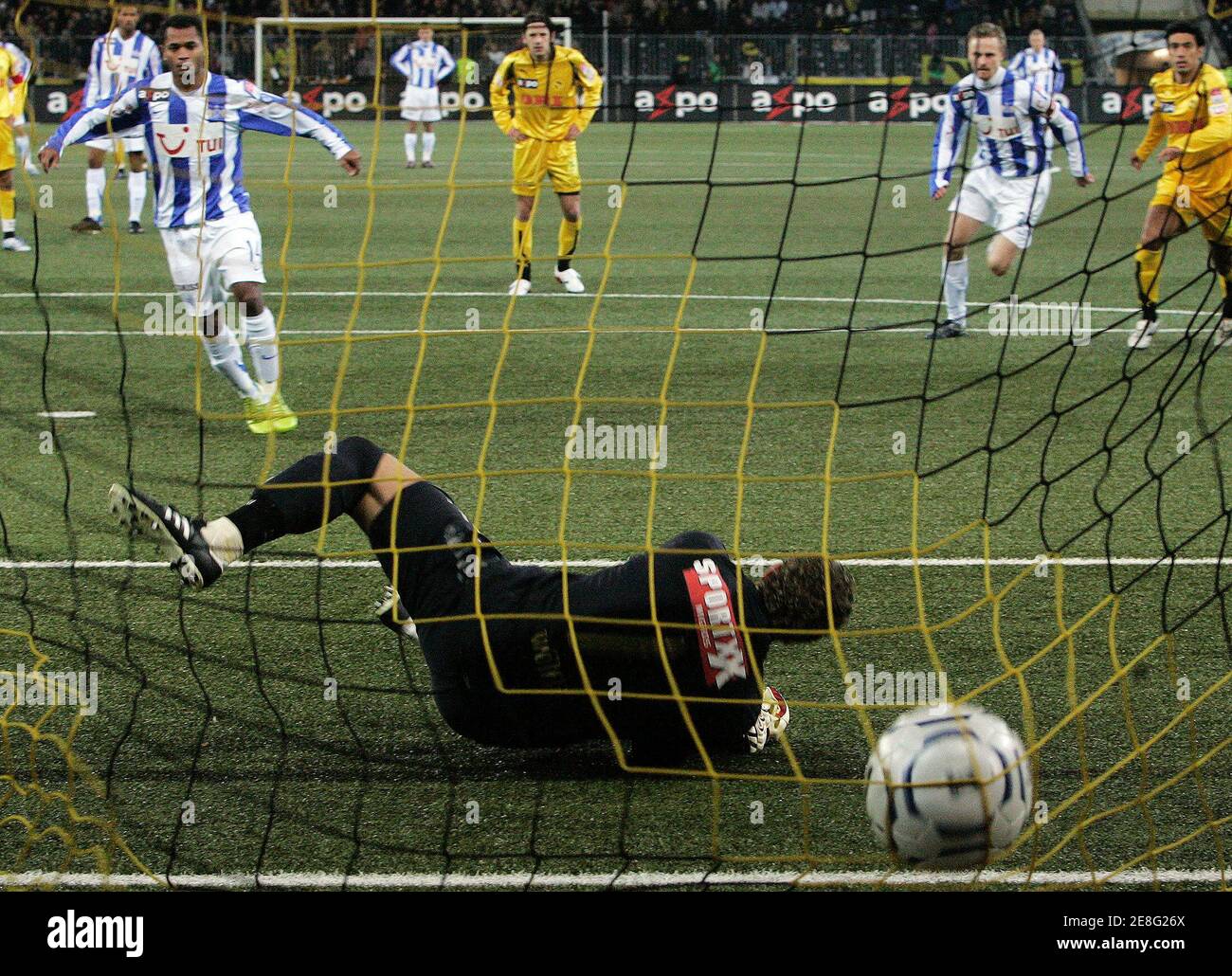 FC Zurich's Raffael scores the first goal against BSC Young Boys' (YB) goalkeeper Marco Woelfli during their Super League soccer match in Bern November 11, 2007. REUTERS/Pascal Lauener (SWITZERLAND) Stock Photo