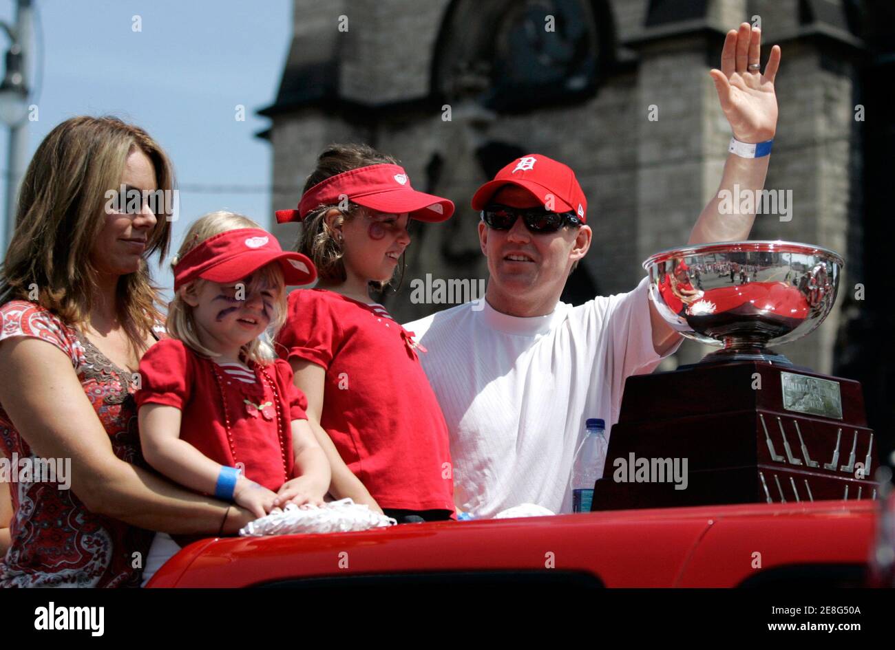 detroit-red-wings-goalie-chris-osgood-r-with-his-wife-and-daughters-rides-in-the-victory-parade-to-celebrate-winning-the-nhl-stanley-cup-in-detroit-michigan-june-6-2008-reuters-rebecca-cook