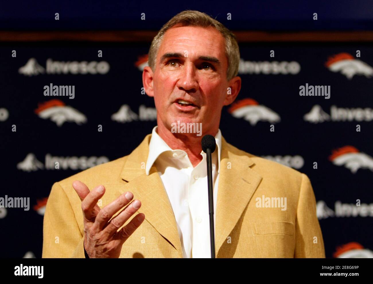 Former Denver Broncos head coach Mike Shanahan speaks at a news conference at Broncos headquarters in Denver December 31, 2008. Shanahan was fired as the head coach December 30. REUTERS/Rick Wilking (UNITED STATES) Stock Photo