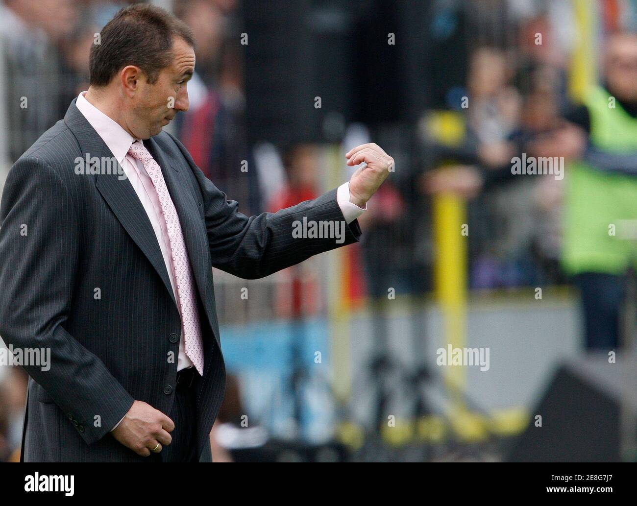 Litex Lovech's head coach Stanimir Stoilov gestures to his players during their Bulgarian soccer League derby match against Levski Sofia in the city of Lovech, some 160km (99miles) east from Sofia, April 17, 2009.    REUTERS/Oleg Popov   (BULGARIA SPORT SOCCER) Stock Photo
