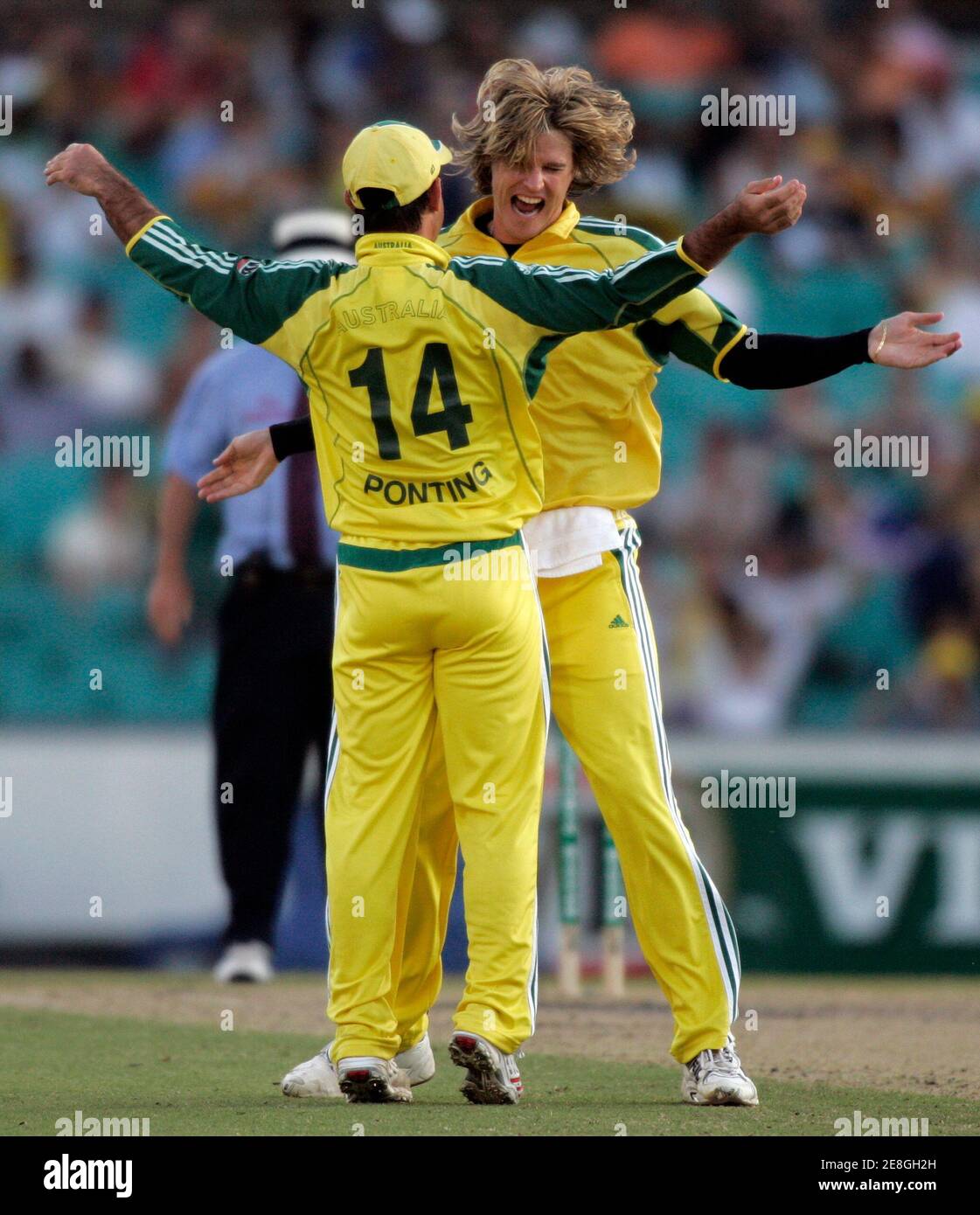 Nathan Bracken of Australia (R) celebrates taking the wicket of Kumar Sangakkara of Sri Lanka for 13 runs with captain Ricky Ponting (L) during the second one-day cricket final in Sydney February 12, 2006. Australia set Sri Lanka a total of 369 runs for victory. REUTERS/Will Burgess Stock Photo