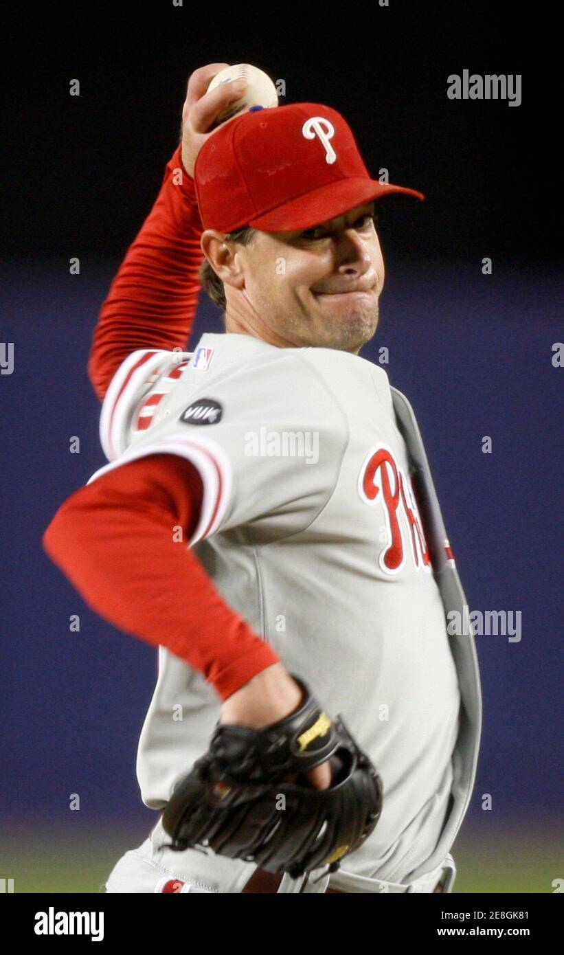 Philadelphia Phillies starting pitcher Jamie Moyer throws a pitch to the  New York Mets in the first inning of their MLB National League game in New  York, September 14, 2007. REUTERS/Ray Stubblebine (