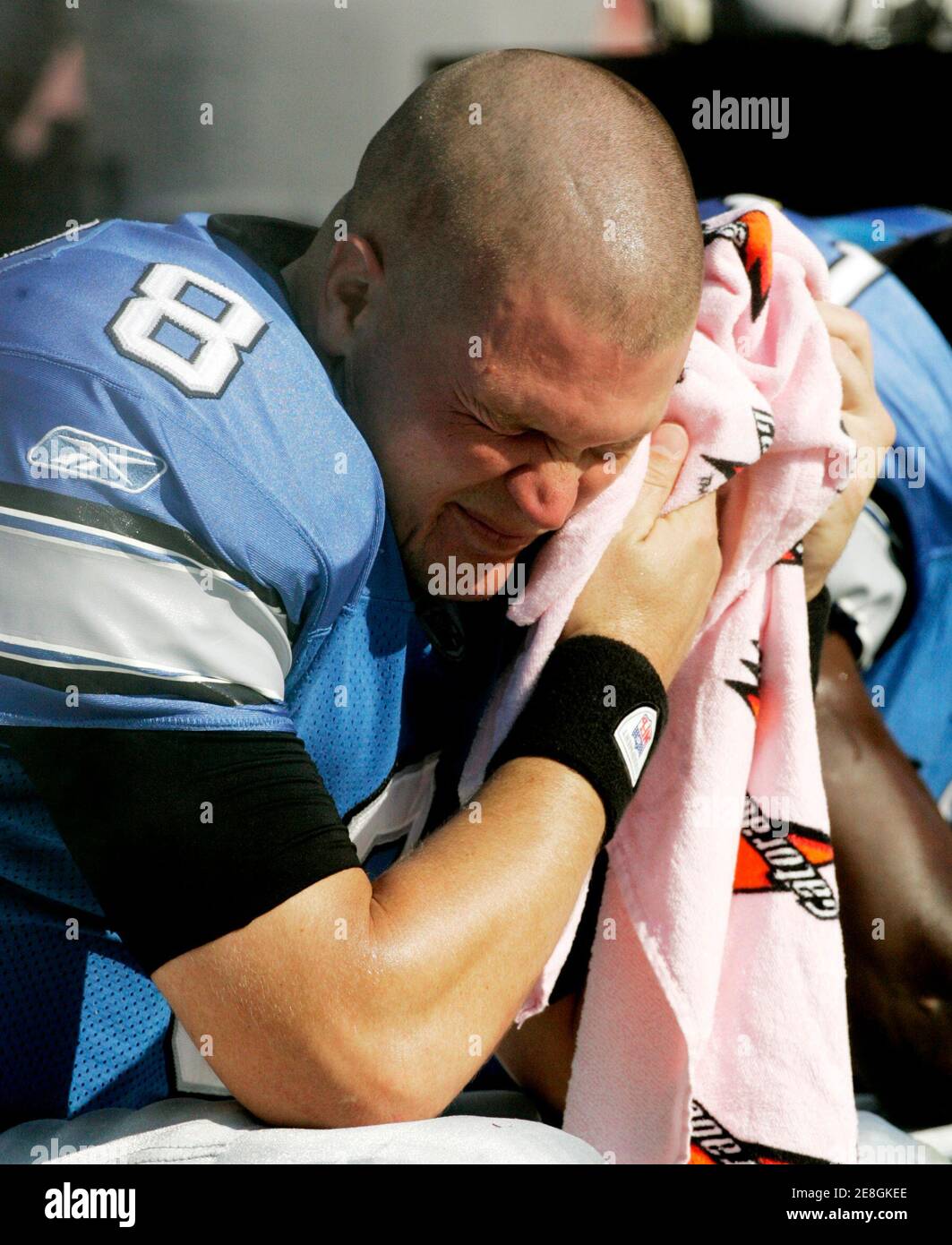 Detroit Lions quarterback Jon Kitna grimaces on the team bench in the second half against the Washington Redskins in their NFL football game in Landover, Maryland October 7, 2007. REUTERS/Gary Cameron  (UNITED STATES) Stock Photo