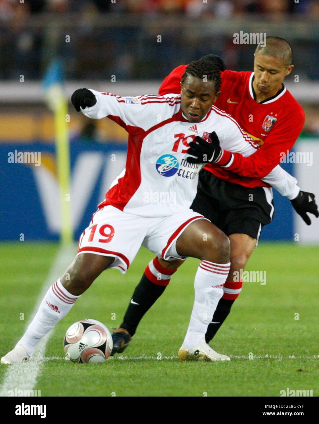 Tunisian club Etoile Sportive du Sahel's Mohamed Ali Nafkha (L) and  Japanese club Uwara Reds' Keisuke Tsuboi battle for the ball at the FIFA  Club World Cup Japan 2007 third-place play-off soccer