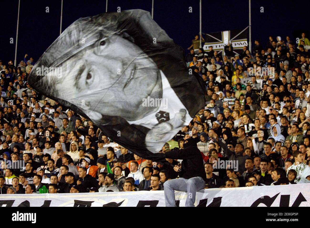 Supporters of Partizan Belgrade wave a flag with Radovan Karadzic's picture during a friendly soccer match against Olympique Lyonnais in Belgrade July 23,2008.   REUTERS/Ivan Milutinovic (SERBIA)  FOR BEST QUALITY ALSO SEE: GF2E4CG0H0401 Stock Photo