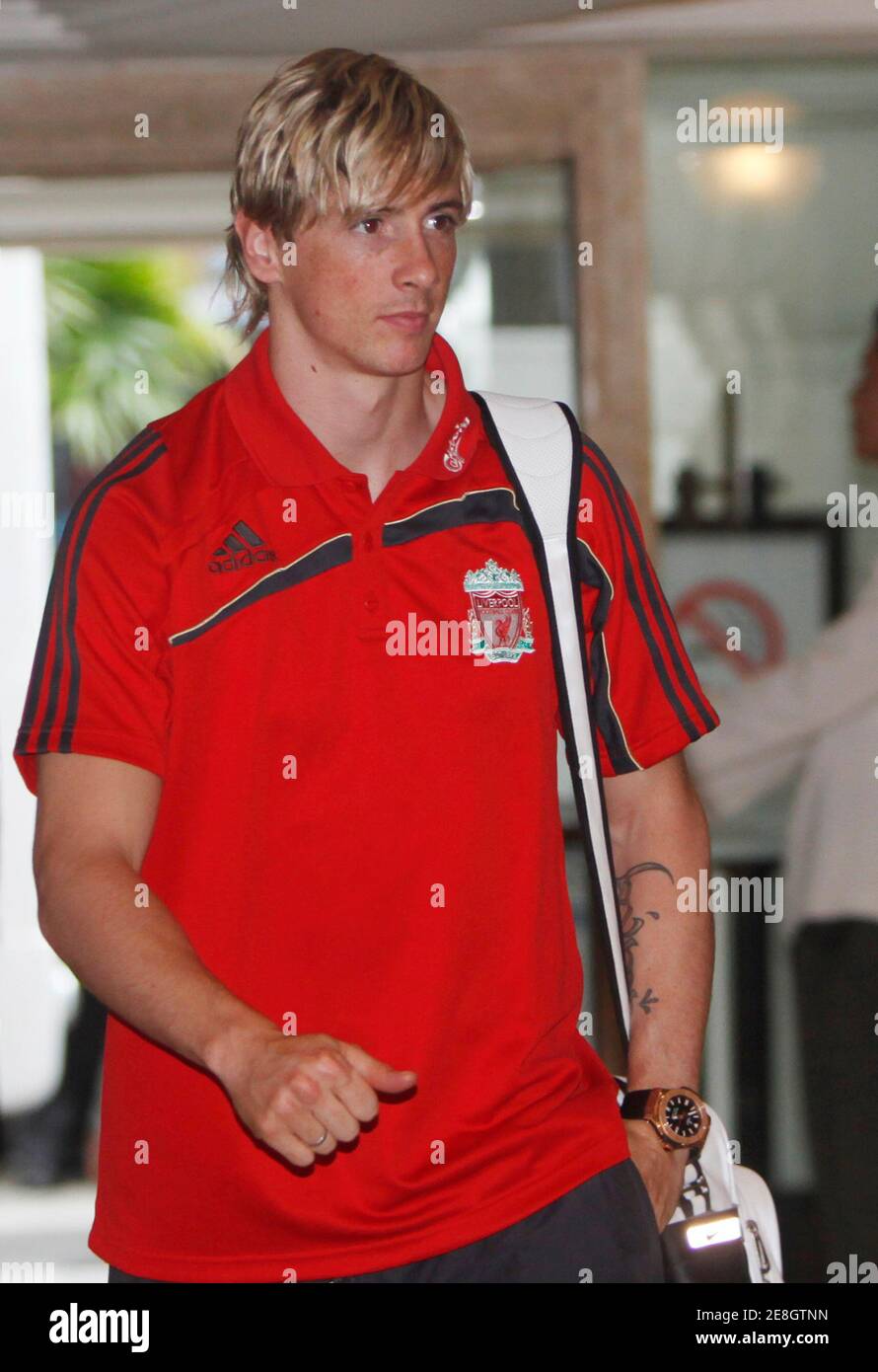 Liverpool's player Fernando Torres arrives at a hotel in Bangkok July 20, 2009.  Liverpool will play Thailand in an exhibition match on Wednesday.  REUTERS/Chaiwat Subprasom  (THAILAND SPORT SOCCER) Stock Photo