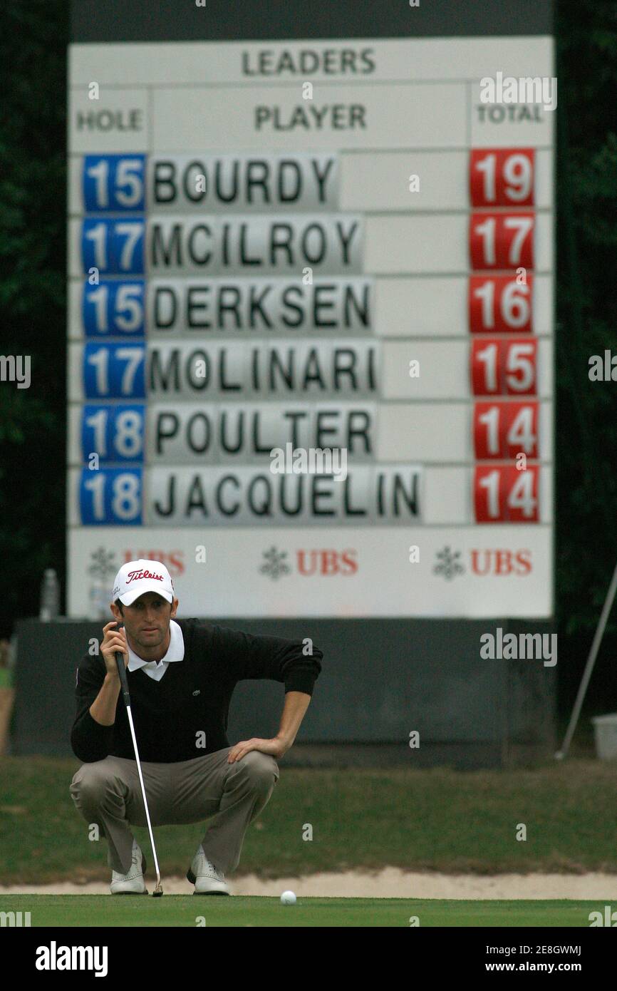 Gregory Bourdy of France lines up a putt on the 16th hole during the final round of the Hong Kong Open golf tournament November 15, 2009.     REUTERS/Tyrone Siu (CHINA SPORT GOLF) Stock Photo