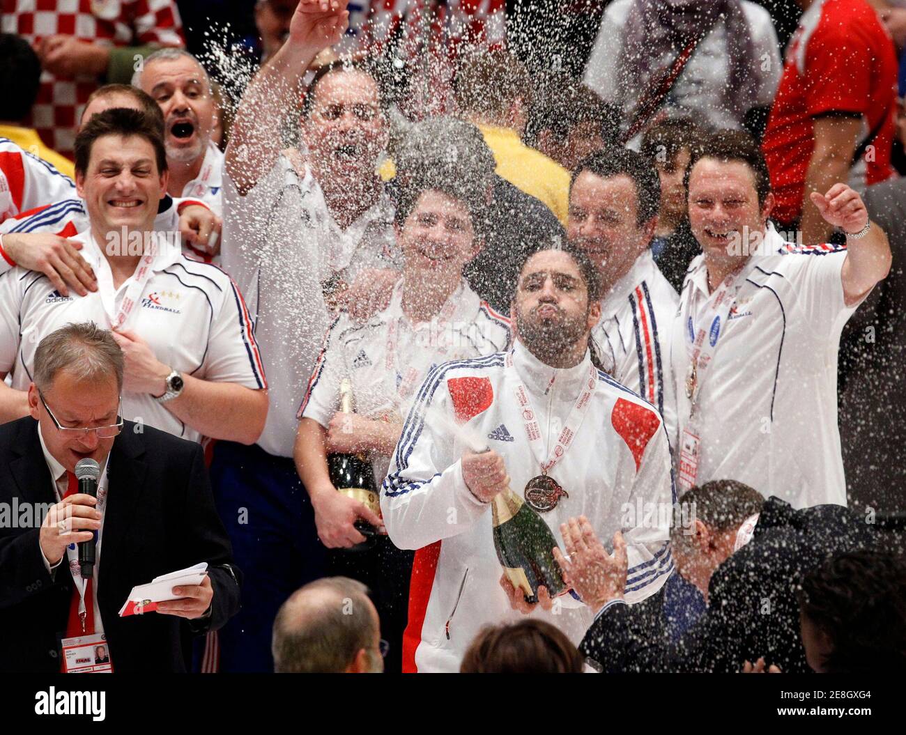 France's team celebrate after winning against Croatia to take the gold medal at the Men's European Handball Championship in Vienna, January 31, 2010.           REUTERS/Oleg Popov   (AUSTRIA - Tags: SPORT HANDBALL) Stock Photo