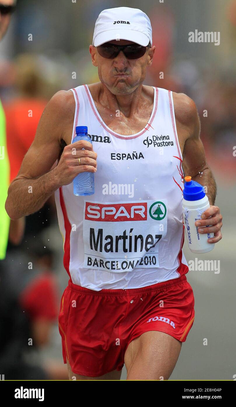 Jose Manuel Martinez of Spain drinks water as he competes in the men's  marathon final at the European Athletics Championships in Barcelona August  1, 2010. Viktor Roethlin of Switzerland won the men's