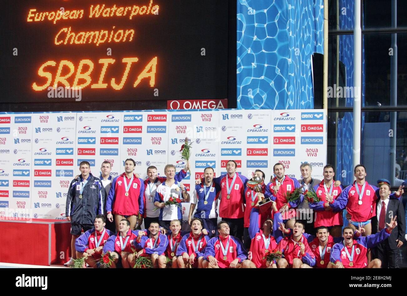 The Serbian water polo team celebrate their victory over Hungary during their gold medal match in the water polo European Championship in Belgrade September 10, 2006.  REUTERS/Ivan Milutinovic  (SERBIA) Stock Photo