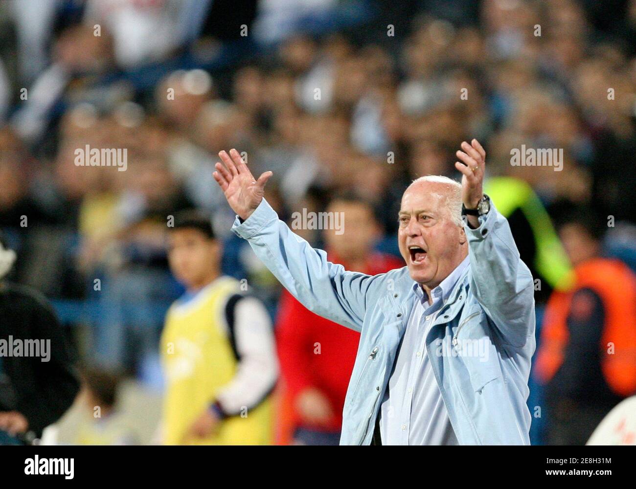 Israel's head coach Dror Kashtan gestures during their Group E Euro 2008 qualifying soccer match against Croatia at Ramat Gan stadium in Tel Aviv, November 15, 2006.      REUTERS/Oleg Popov   (ISRAEL) Stock Photo
