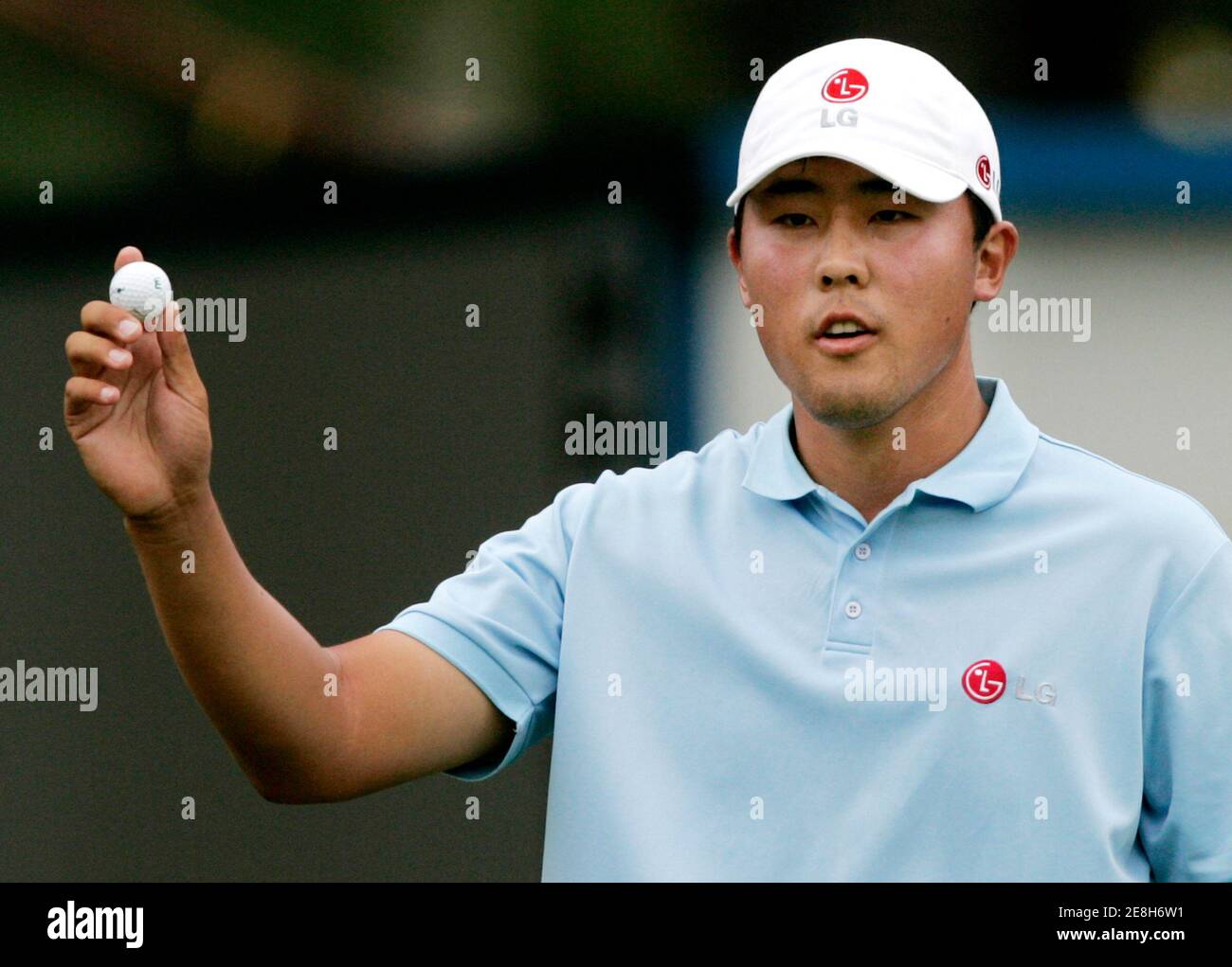 Australia's Lee Won-joon throws his ball into the crowd after finishing in equal third place at the Australian Open golf championship in Sydney December 16, 2007. REUTERS/Will Burgess    (AUSTRALIA) Stock Photo