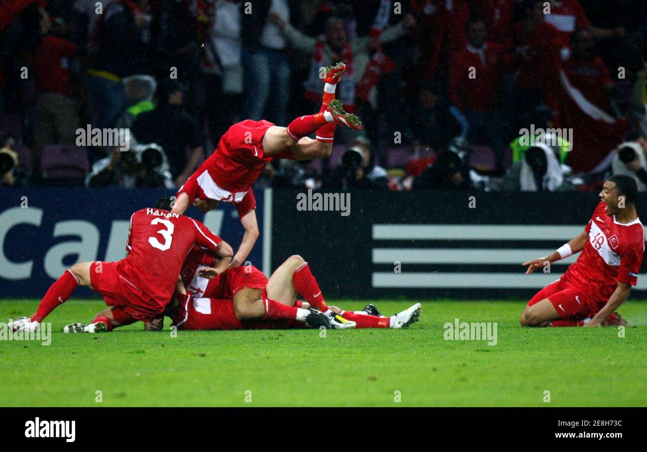 Memebers of Turkey's soccer team celebrate the second goal of Nihat Kahveci during their Group A Euro 2008 soccer match against Czech Republic at Stade de Geneve stadium in Geneva June 15, 2008.     REUTERS/Jerry Lampen (SWITZERLAND)    MOBILE OUT. EDITORIAL USE ONLY Stock Photo