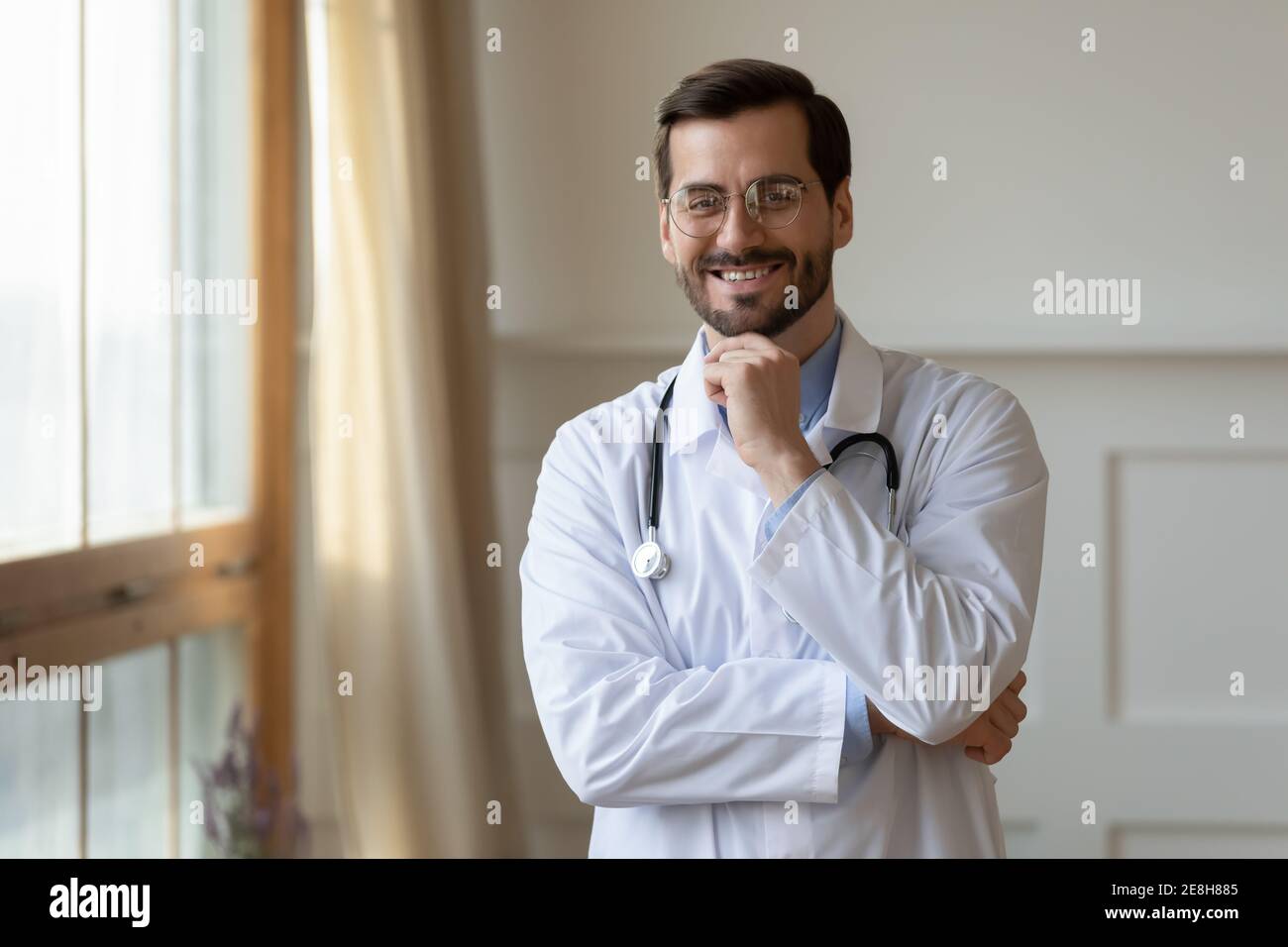 Doctor in white medical uniform hi-res stock photography and images - Alamy